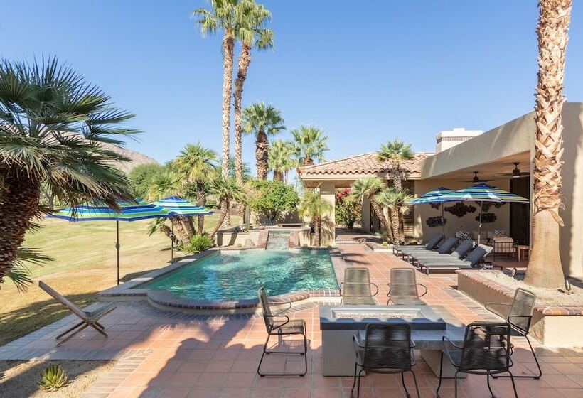 Moonshine By Avantstay Modern & Stylish Estate W/ Bar, Fire Pit & Hot Tub 5 Bd