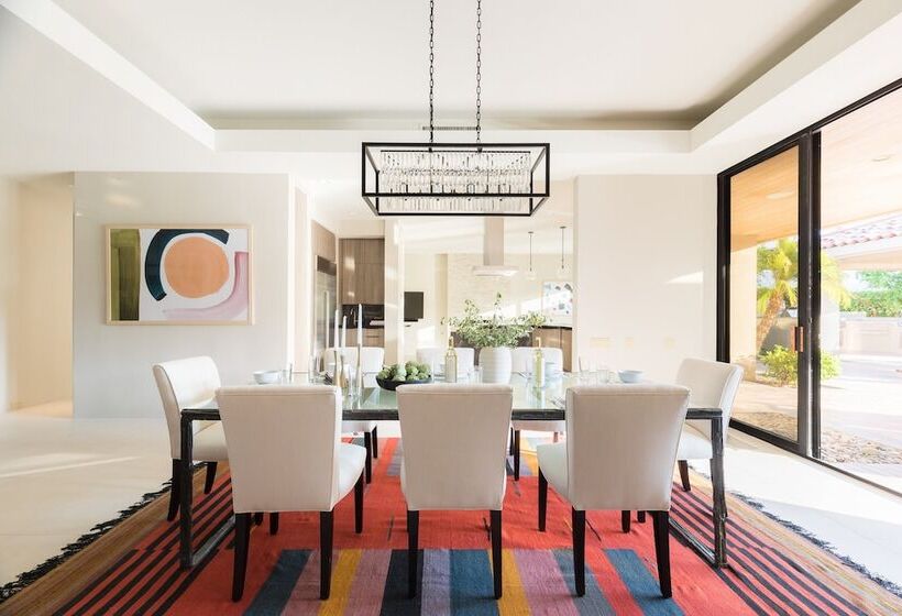 Moonshine By Avantstay Modern & Stylish Estate W/ Bar, Fire Pit & Hot Tub 5 Bd