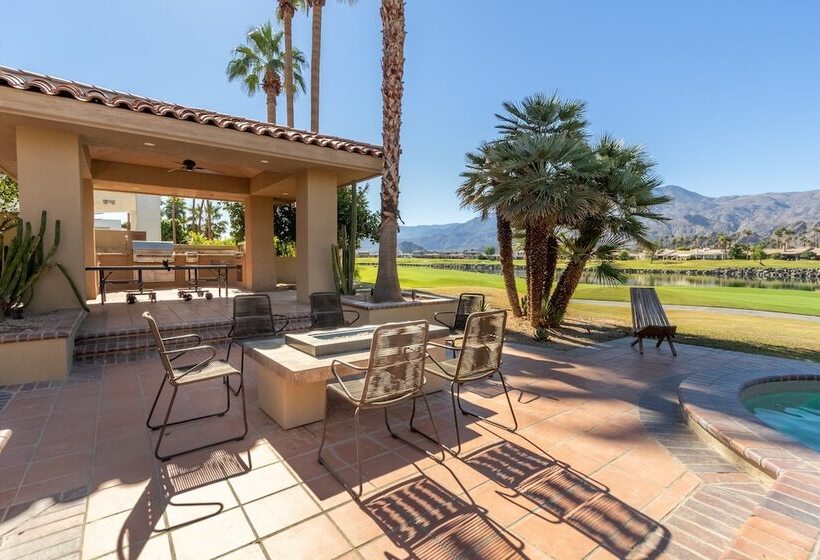 Moonshine By Avantstay Modern & Stylish Estate W/ Bar, Fire Pit & Hot Tub 5 Bd