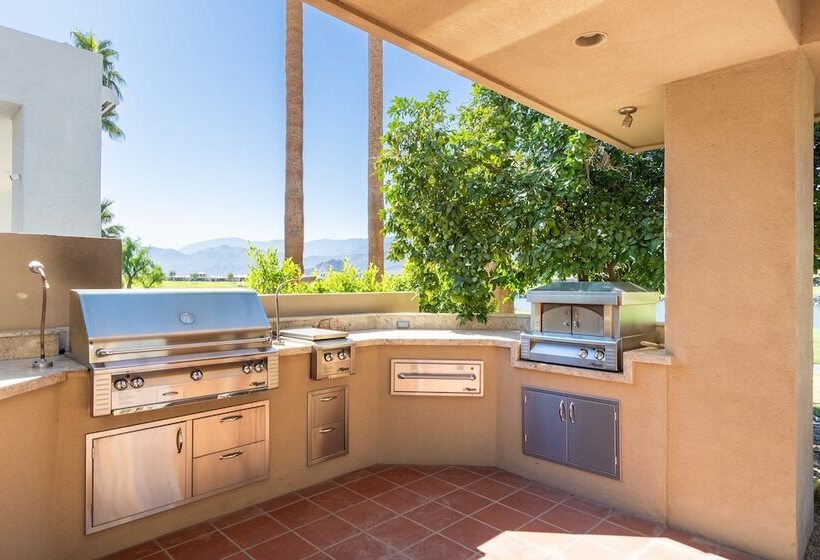 Moonshine By Avantstay Modern & Stylish Estate W/ Bar, Fire Pit & Hot Tub 5 Bd