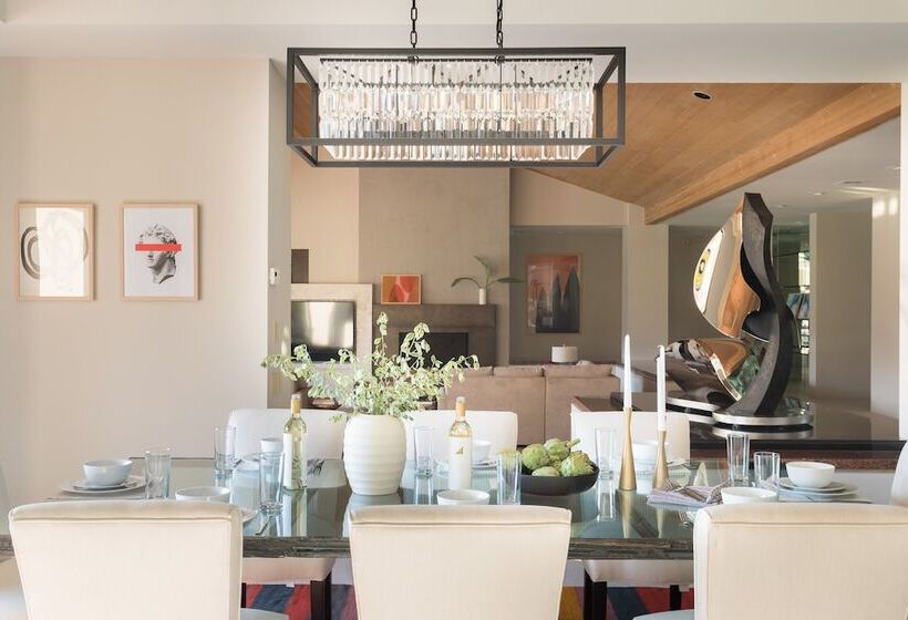 Moonshine By Avantstay Modern & Stylish Estate W/ Bar, Fire Pit & Hot Tub 5 Bd