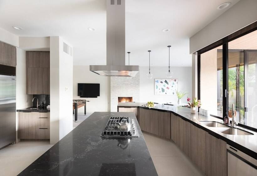 Moonshine By Avantstay Modern & Stylish Estate W/ Bar, Fire Pit & Hot Tub 5 Bd