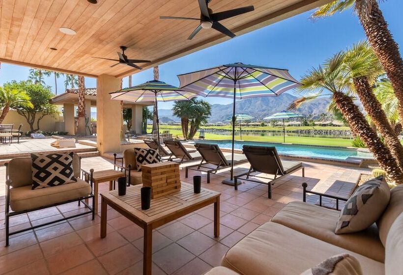 Moonshine By Avantstay Modern & Stylish Estate W/ Bar, Fire Pit & Hot Tub 5 Bd