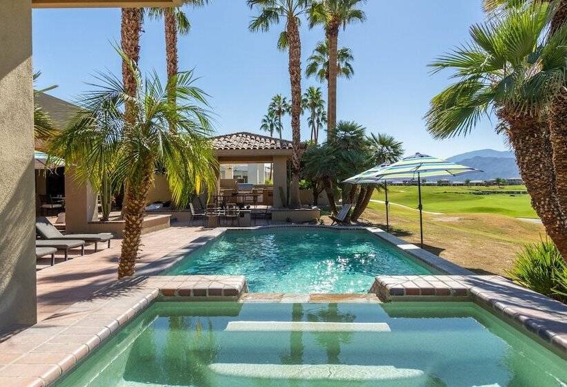 Moonshine By Avantstay Modern & Stylish Estate W/ Bar, Fire Pit & Hot Tub 5 Bd