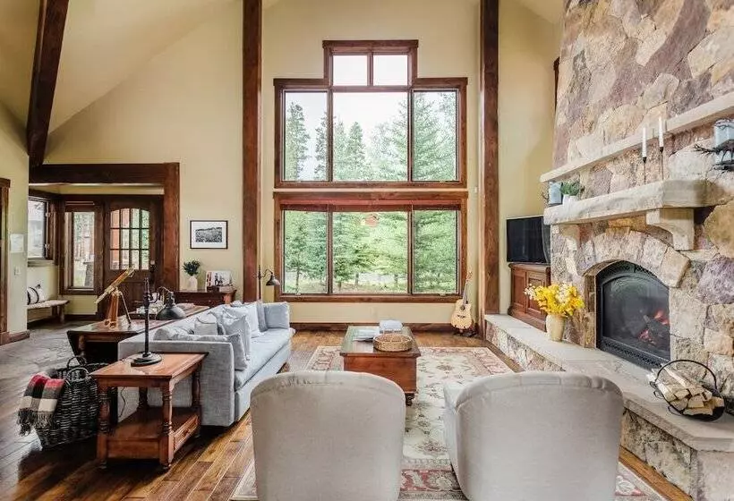 Peak 8 By Avantstay Spacious Modern Cabin W/ Hot Tub & Views