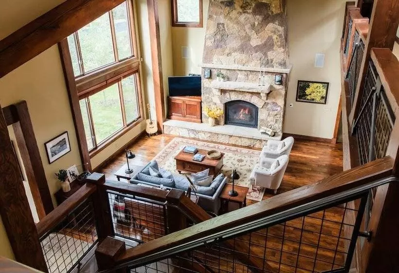 Peak 8 By Avantstay Spacious Modern Cabin W/ Hot Tub & Views