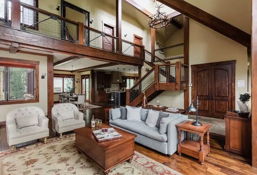 Peak 8 By Avantstay Spacious Modern Cabin W/ Hot Tub & Views