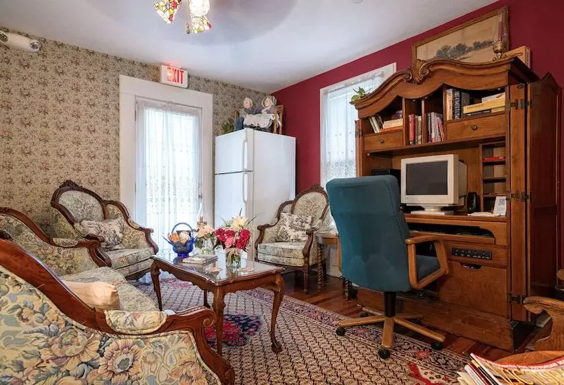 Residenssi Alling House