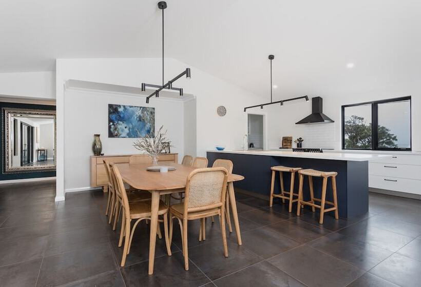 اقامتگاه Vancouver S End By The Bnb Collection