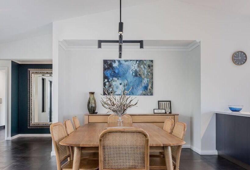 اقامتگاه Vancouver S End By The Bnb Collection