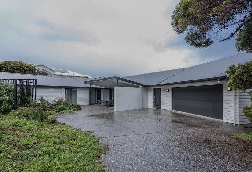 اقامتگاه Vancouver S End By The Bnb Collection