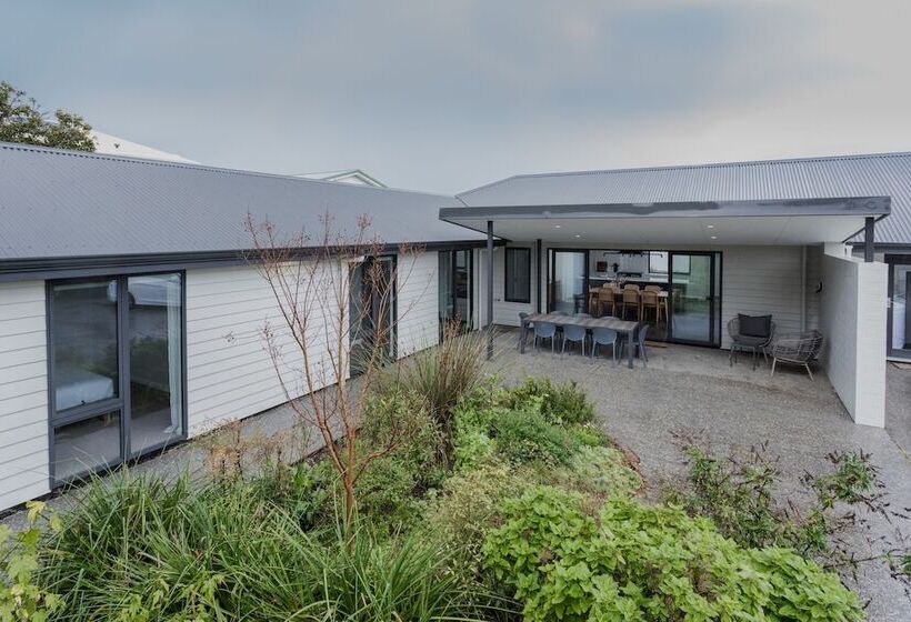 اقامتگاه Vancouver S End By The Bnb Collection