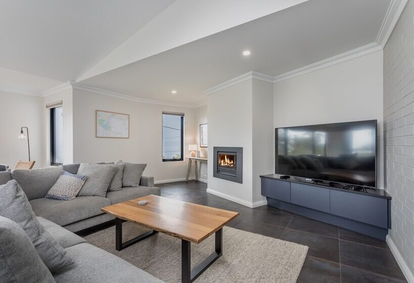 اقامتگاه Vancouver S End By The Bnb Collection