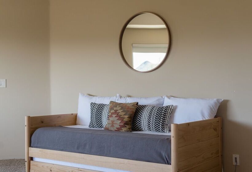 Sunbeam By Avantstay Elegant, Private Desert Home W/ Infinity Pool, Spa & View