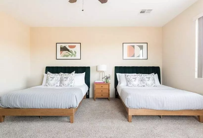 Sunbeam By Avantstay Elegant, Private Desert Home W/ Infinity Pool, Spa & View