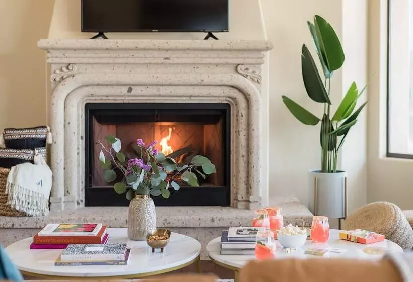 Sunbeam By Avantstay Elegant, Private Desert Home W/ Infinity Pool, Spa & View