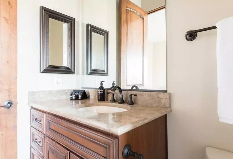 Sunbeam By Avantstay Elegant, Private Desert Home W/ Infinity Pool, Spa & View