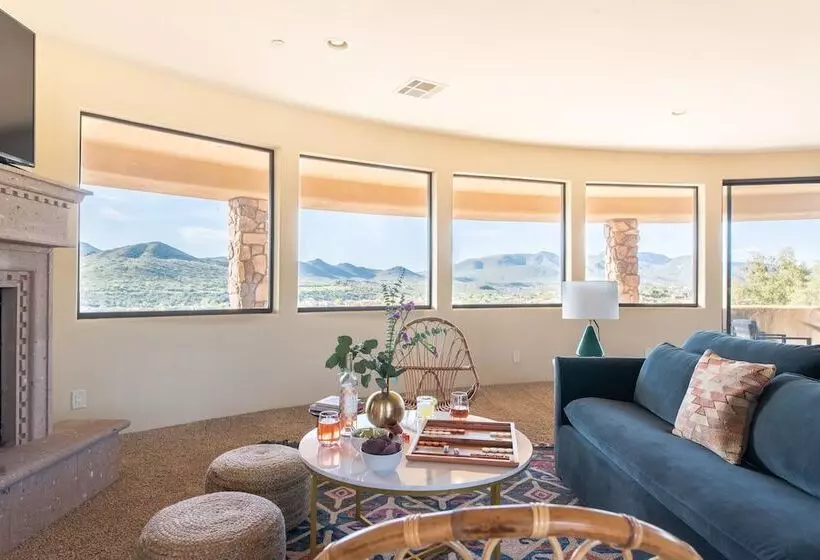 Sunbeam By Avantstay Elegant, Private Desert Home W/ Infinity Pool, Spa & View
