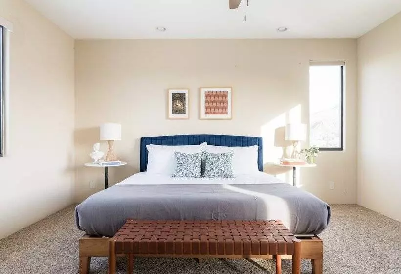 Sunbeam By Avantstay Elegant, Private Desert Home W/ Infinity Pool, Spa & View