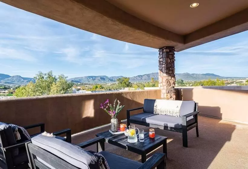 Sunbeam By Avantstay Elegant, Private Desert Home W/ Infinity Pool, Spa & View