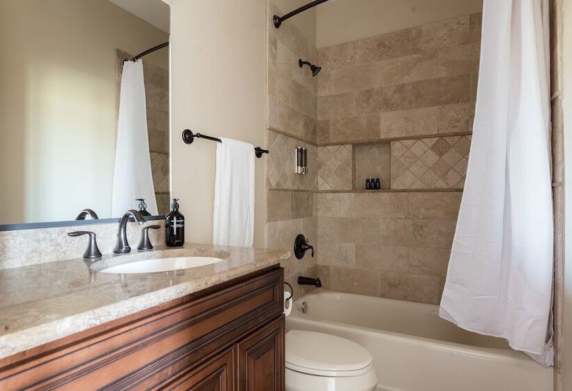 Sunbeam By Avantstay Elegant, Private Desert Home W/ Infinity Pool, Spa & View