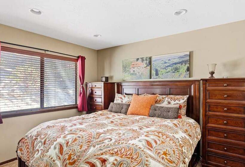 Sutter Ln By Avantstay Beautifully Remodeled Kitchen,4cabin Chic Bedrooms