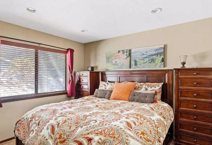 Sutter Ln By Avantstay Beautifully Remodeled Kitchen,4cabin Chic Bedrooms