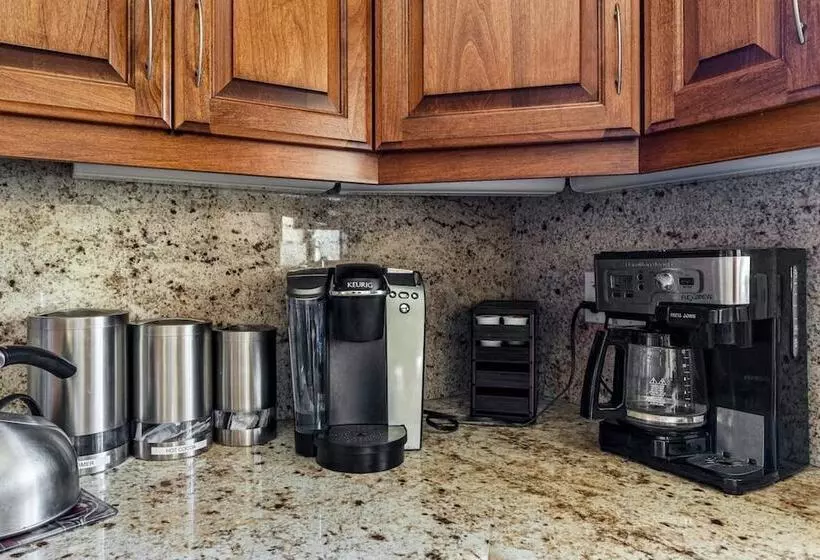 Sutter Ln By Avantstay Beautifully Remodeled Kitchen,4cabin Chic Bedrooms