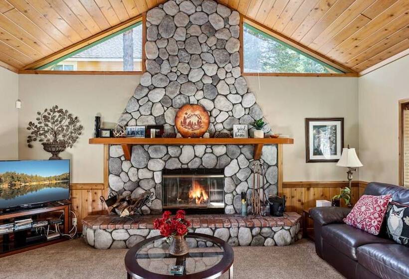 Sutter Ln By Avantstay Beautifully Remodeled Kitchen,4cabin Chic Bedrooms