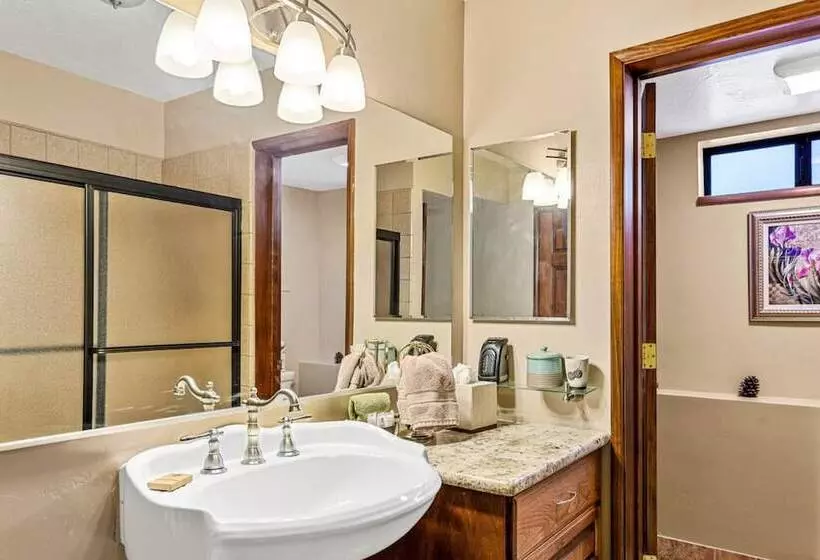 Sutter Ln By Avantstay Beautifully Remodeled Kitchen,4cabin Chic Bedrooms