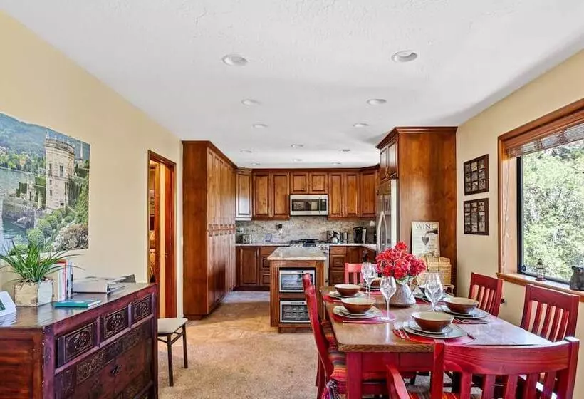 Sutter Ln By Avantstay Beautifully Remodeled Kitchen,4cabin Chic Bedrooms
