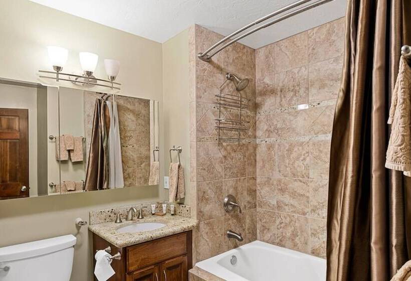 Sutter Ln By Avantstay Beautifully Remodeled Kitchen,4cabin Chic Bedrooms