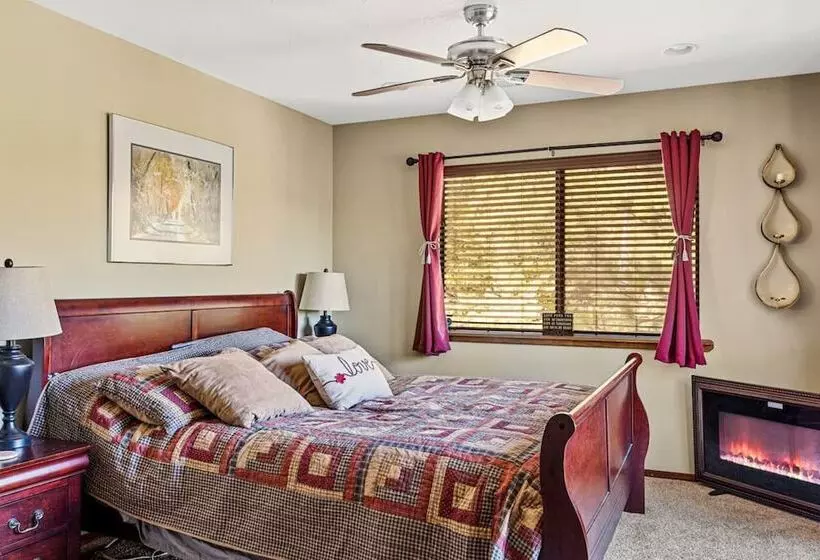 Sutter Ln By Avantstay Beautifully Remodeled Kitchen,4cabin Chic Bedrooms