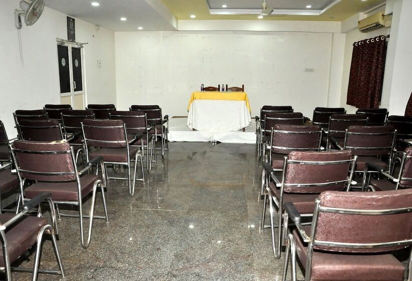 צימר Cosmopolitan Cultural Centre