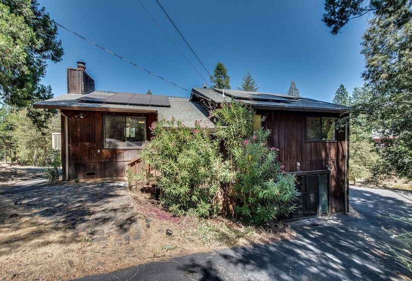 Grizzly Bear Lodge Rustic Cabin By Yosemite Region Resorts
