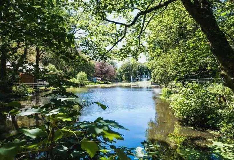 Hotelli 17  Talitha  Bell Tent Glamping Anglesey