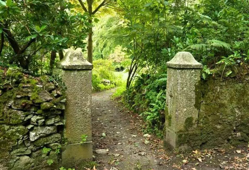 Hotelli 17  Talitha  Bell Tent Glamping Anglesey