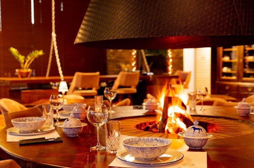 Отель 3 Hills Boutique