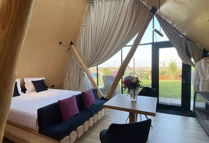 Hotelli 3 Hills Boutique