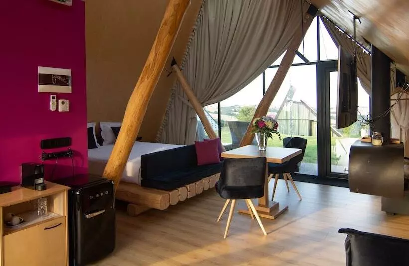 Hotelli 3 Hills Boutique