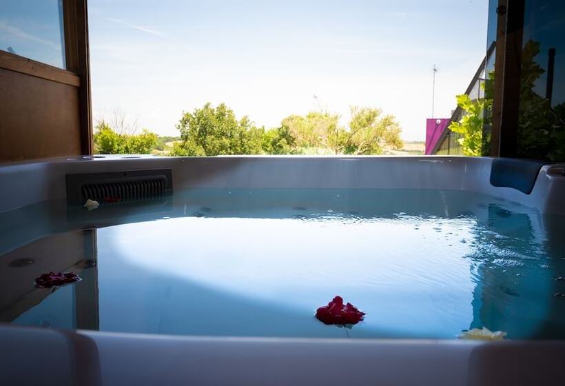 Отель 3 Hills Boutique