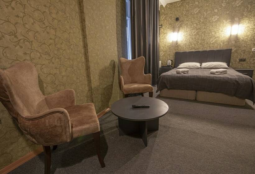 هتل Ares Business Suit