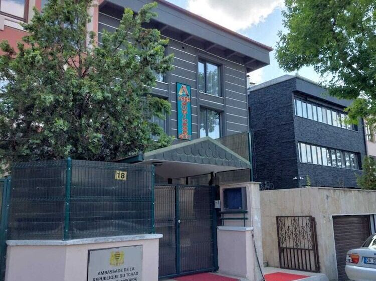 هتل Ares Business Suit