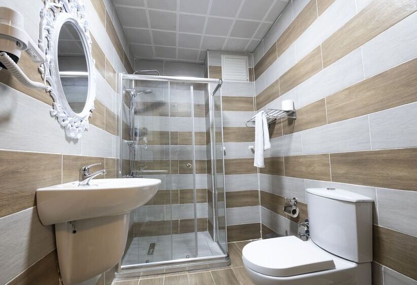 هتل Ares Business Suit