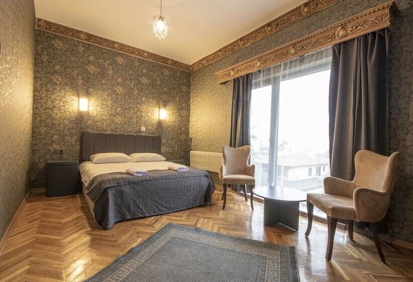 هتل Ares Business Suit