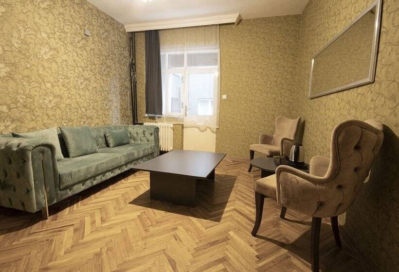 هتل Ares Business Suit