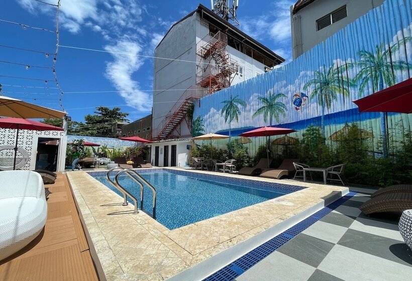 Отель Attic Capsule