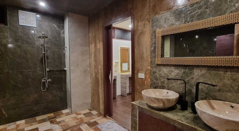 Отель Attic Capsule