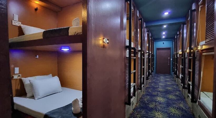 Отель Attic Capsule