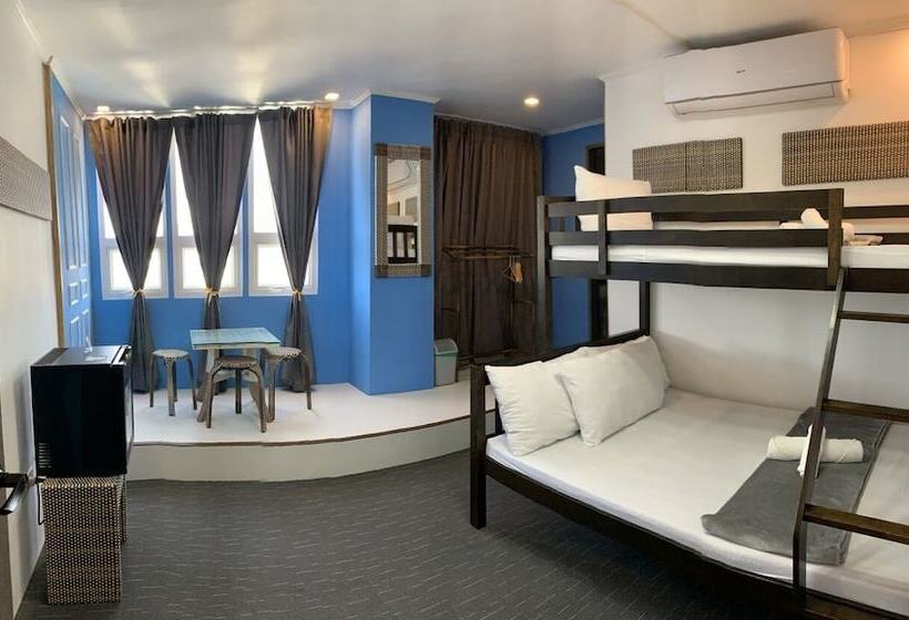 Отель Attic Capsule